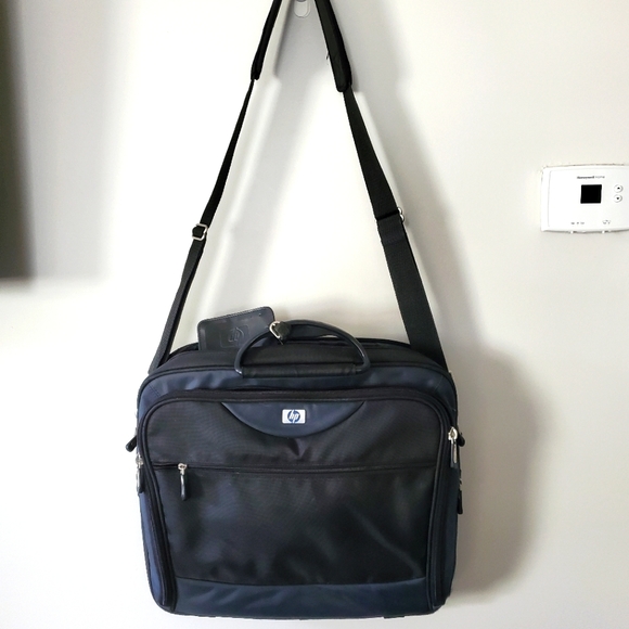 HP Other - Hp laptop bag heavy duty 16x14x3  in GUC Smoke free Pet friendly